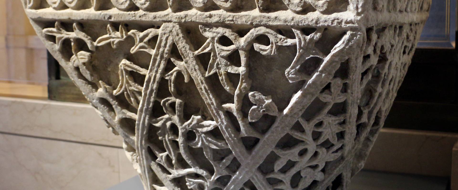 Area costantinopolitana, capitello imposta a paniere, VI secolo (ravenna, museo nazionale) 02 foto di Sailko